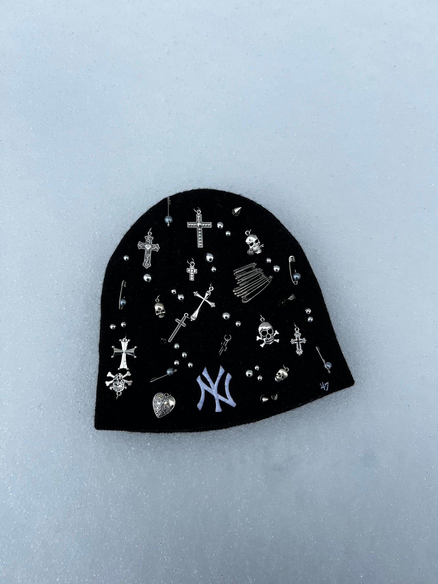 Junk Charm '47 Cuffless Beanie